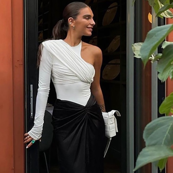 One Sleeve Twist Bodysuit - Picture 4 of 7